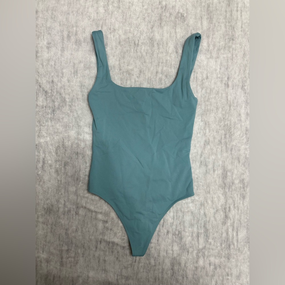 Aritzia Babaton Contour Open Back Bodysuit